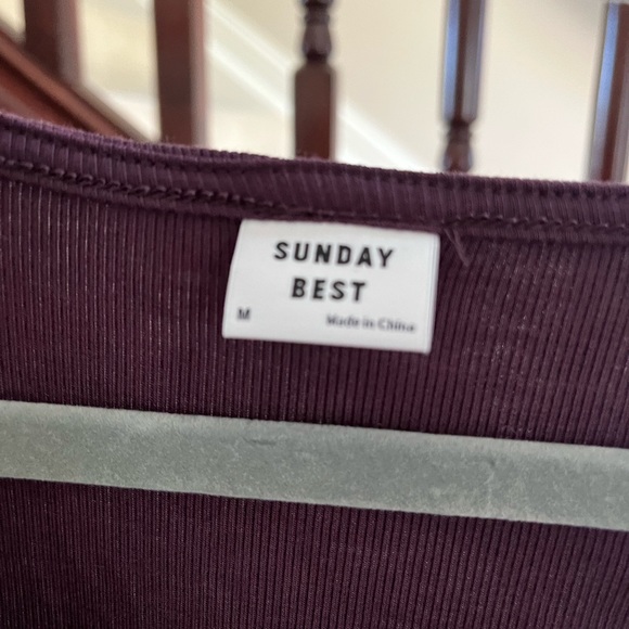 Cute ARITZIA scrunched top - Picture 2 of 3